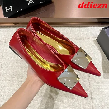 Пролетно лято в нова 2023 мода метални дамски апартаменти обувки слайдове заострени пръсти жена луксозни сандали приплъзване на женски плоски обувки