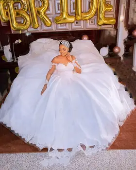 Дължина на пода без ръкави тюл пухкава голяма топка рокля от рамото сватбени рокли с мъниста презрамки