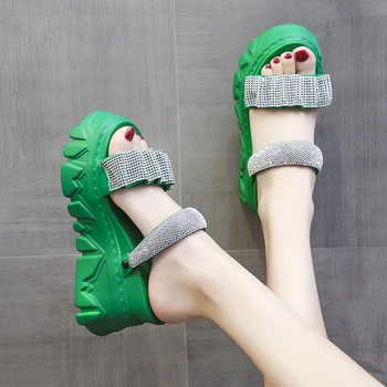 Обувки Жена 2022 Чехли Ежедневни мулета на ток на клиновидна платформа Pantofle Glitter Slides Luxury High Flat New Summer Jelly Rome