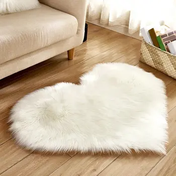 Пухкав килим във формата на сърце - 30х40см, мек килим от изкуствена вълна за хол и спалня